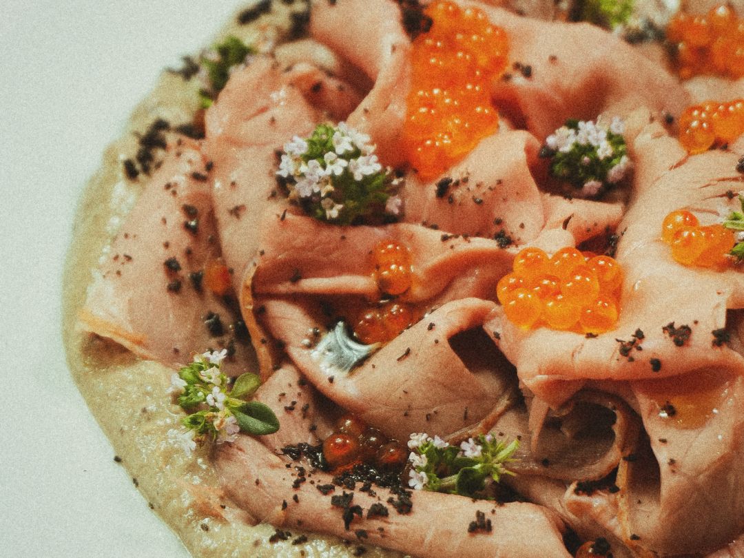 Roast beef with trout roe and thyme flowers